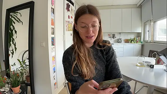 Scorpion Peach online show from 09/17/25, 10:17