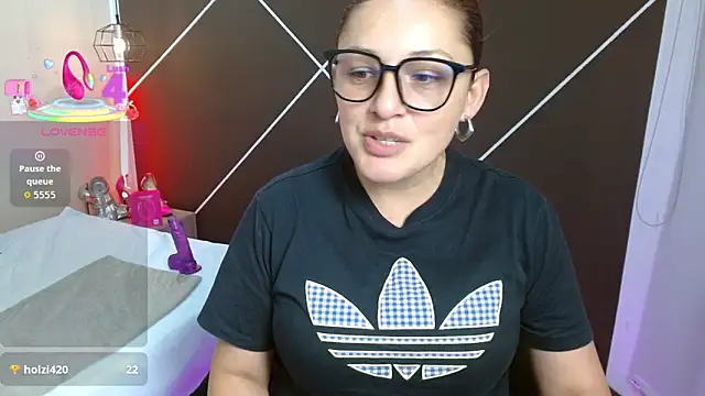 ScarletHott  online show from 10/22/25, 11:43