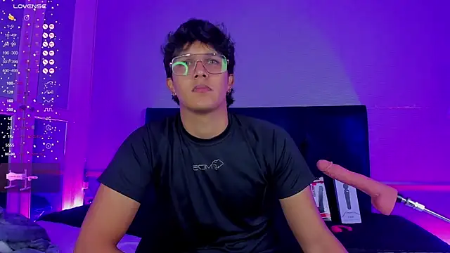 Leo Savage  online show from 11/03/25, 03:41