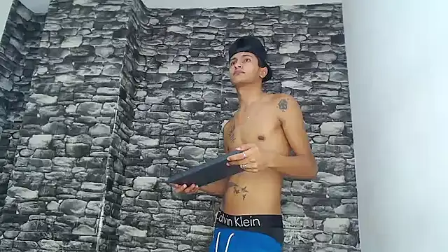 Snapshot of gustavo_saaled19_ chatting on 10/17/25, 09:50 gustavo saaled19 online show from 10/17/25, 09:50