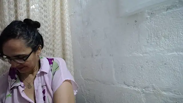 gabbyparker  online show from 10/11/25, 10:47