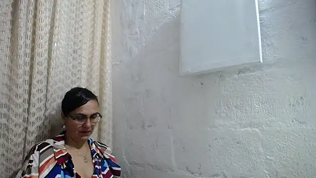 gabbyparker  online show from 10/18/25, 10:27