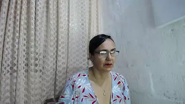 gabbyparker  online show from 11/11/25, 09:53