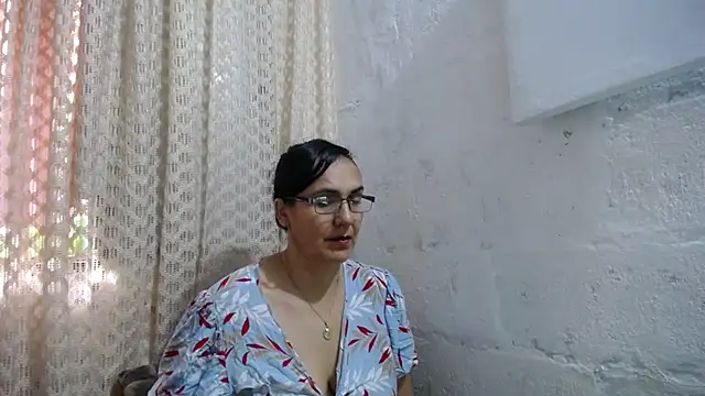 gabbyparker  online show from 11/18/25, 11:36