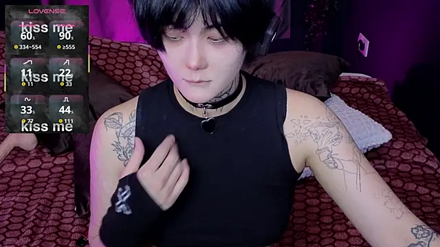 GothXRaven online show from 10/13/25, 04:18