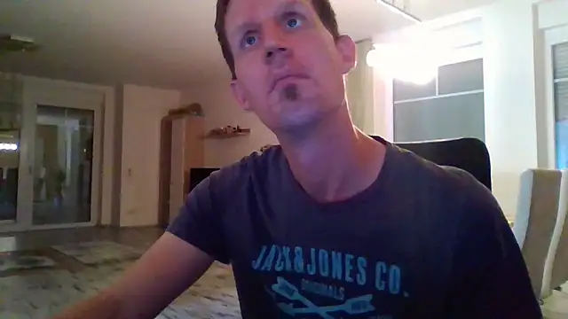 Snapshot of Trockenbau chatting on 09/12/25, 01:33 Trockenbau online show from 09/12/25, 01:33