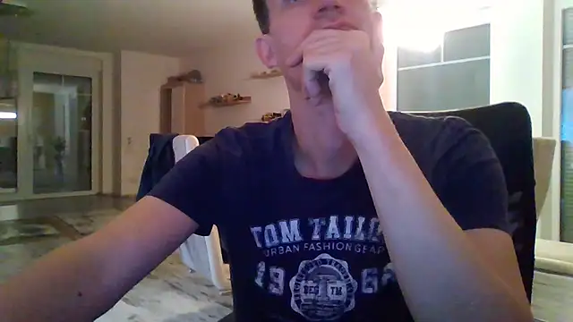 Snapshot of Trockenbau chatting on 10/01/25, 01:17 Trockenbau online show from 10/01/25, 01:17