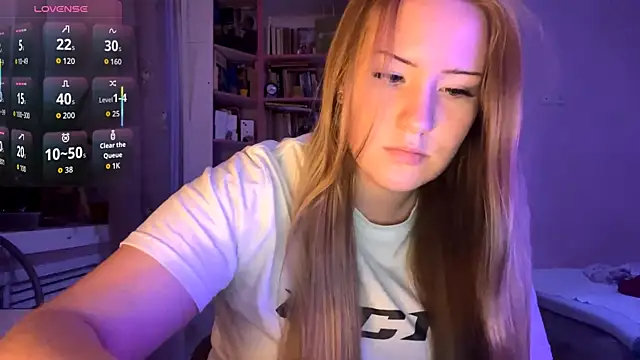 Snapshot of PandaFluff chatting on 10/08/25, 03:53 PandaFluff online show from 10/08/25, 03:53