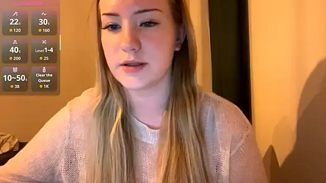 Snapshot of PandaFluff chatting on 10/23/25, 03:44 PandaFluff online show from 10/23/25, 03:44