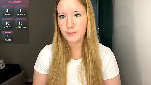 Snapshot of PandaFluff chatting on 10/24/25, 04:14 PandaFluff online show from 10/24/25, 04:14