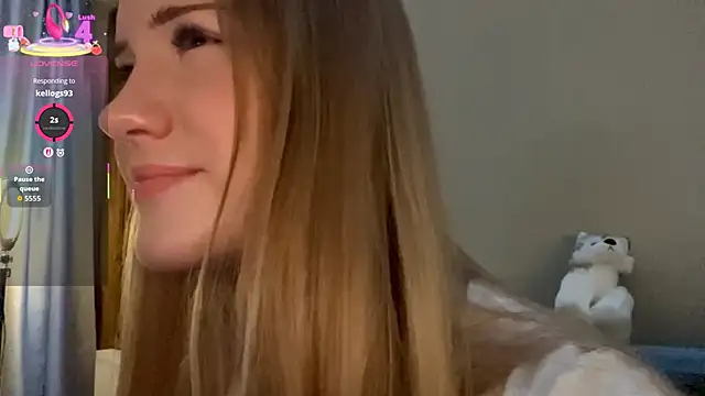 Snapshot of PandaFluff chatting on 11/02/25, 04:31 PandaFluff online show from 11/02/25, 04:31