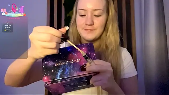 Snapshot of PandaFluff chatting on 11/10/25, 04:17 PandaFluff online show from 11/10/25, 04:17