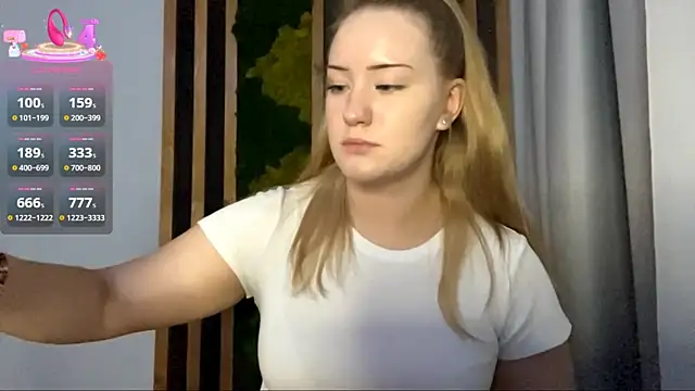 Snapshot of PandaFluff chatting on 11/12/25, 04:40 PandaFluff online show from 11/12/25, 04:40