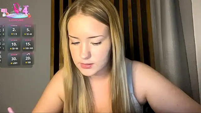 Snapshot of PandaFluff chatting on 11/16/25, 04:23 PandaFluff online show from 11/16/25, 04:23