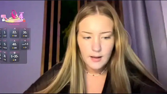 Snapshot of PandaFluff chatting on 11/23/25, 04:40 PandaFluff online show from 11/23/25, 04:40