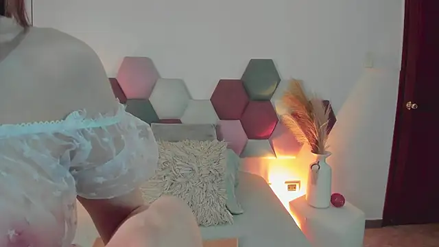 Snapshot of SamantaVee chatting on 11/11/25, 11:43 SamantaVee online show from 11/11/25, 11:43