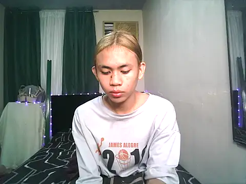 Sweet-shopia online show from 10/24/25, 01:40