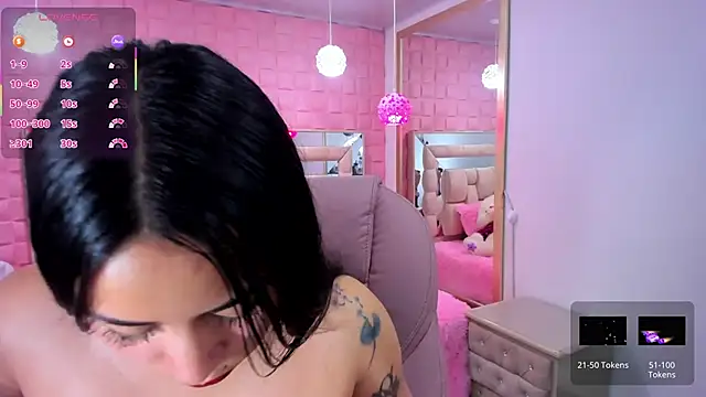  laaura  online show from 11/20/25, 07:24