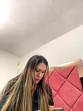 emma hot2006 online show from 11/07/25, 06:30