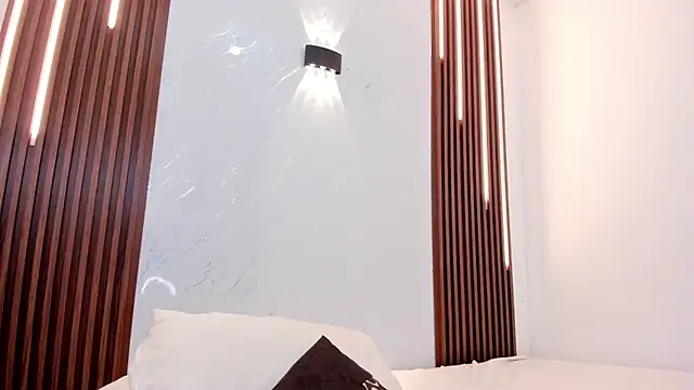 CarolinaMejia online show from 10/15/25, 01:44