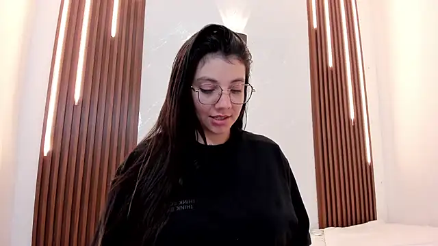 CarolinaMejia online show from 10/17/25, 11:40