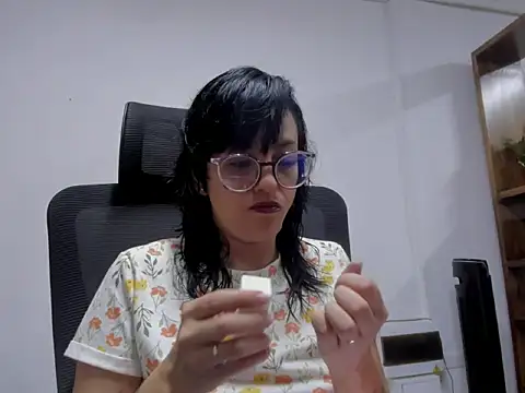 dalila macherano1 online show from 09/17/25, 10:11