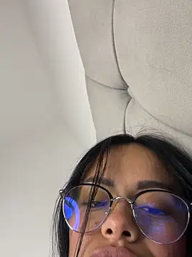 Melissa coch online show from 11/05/25, 03:50