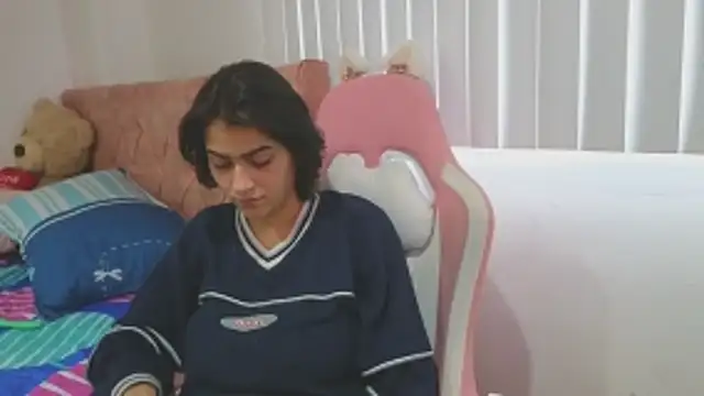 Snapshot of Crystal_Star_ chatting on 11/05/25, 10:59 Crystal Star online show from 11/05/25, 10:59