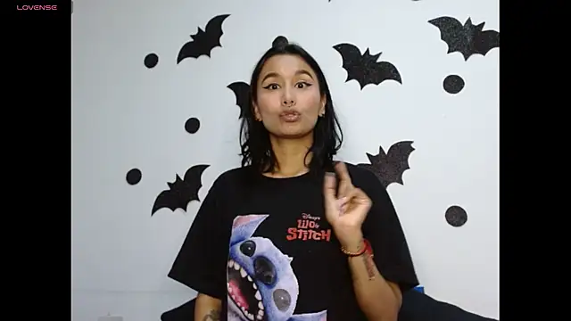 Gia Lee online show from 10/25/25, 03:25