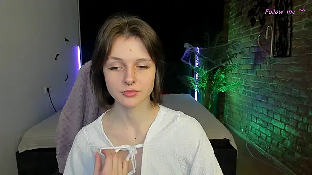 Shine Vivi online show from 11/12/25, 03:12