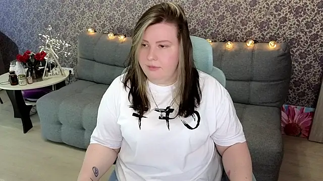 Snapshot of Lillit__ chatting on 09/24/25, 08:45 Lillit online show from 09/24/25, 08:45