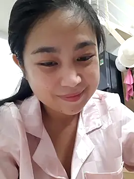 Minn-cute online show from 10/10/25, 04:44