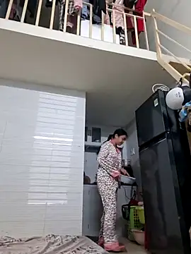 Minn-cute online show from 11/08/25, 03:07