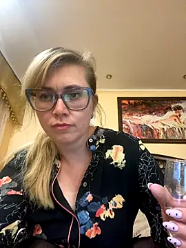 Crystal00Girl online show from 09/20/25, 08:32