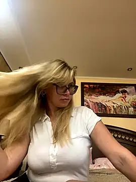 Crystal00Girl online show from 09/23/25, 08:56