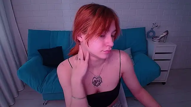 TinaCruyze online show from 10/04/25, 07:17