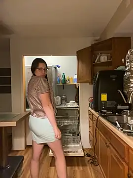 Snapshot of Mommasaurrex chatting on 10/08/25, 03:37 Mommasaurrex online show from 10/08/25, 03:37