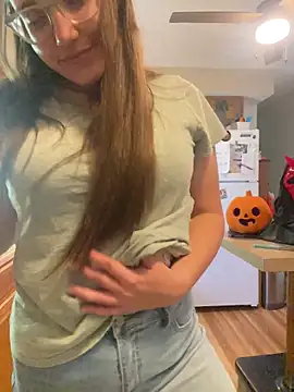 Snapshot of Mommasaurrex chatting on 10/27/25, 08:13 Mommasaurrex online show from 10/27/25, 08:13