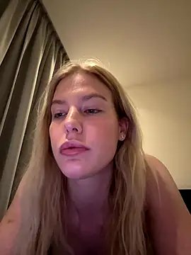 Snapshot of Chloemillerrxx chatting on 10/01/25, 11:11 Chloemillerrxx online show from 10/01/25, 11:11