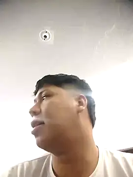 Snapshot of Milky_lea chatting on 10/15/25, 09:15 Milky lea online show from 10/15/25, 09:15