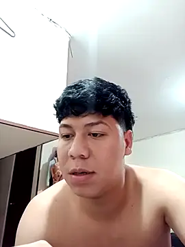 Snapshot of Milky_lea chatting on 11/28/25, 05:32 Milky lea online show from 11/28/25, 05:32