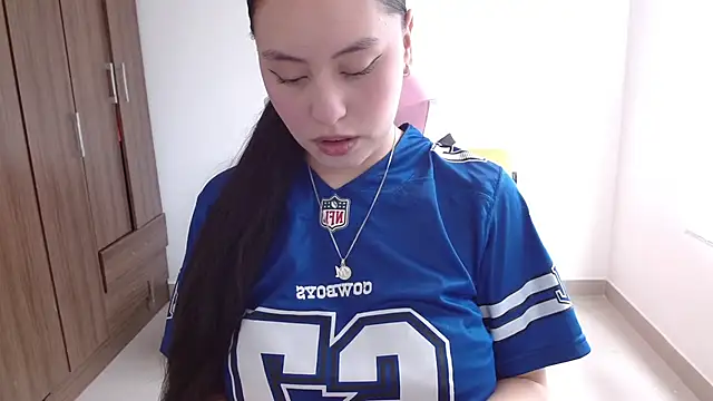 Snapshot of madissooon__ chatting on 11/05/25, 06:19 madissooon online show from 11/05/25, 06:19