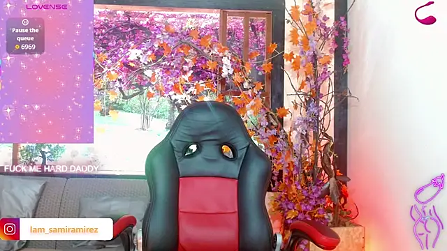 Snapshot of Juliette_Miel chatting on 10/07/25, 03:04 Juliette Miel online show from 10/07/25, 03:04