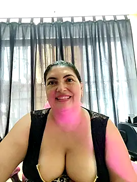 Snapshot of lina_maria99 chatting on 10/21/25, 02:40 lina maria99 online show from 10/21/25, 02:40