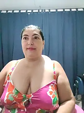 Snapshot of lina_maria99 chatting on 10/27/25, 12:26 lina maria99 online show from 10/27/25, 12:26