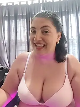 Snapshot of lina_maria99 chatting on 11/09/25, 05:44 lina maria99 online show from 11/09/25, 05:44