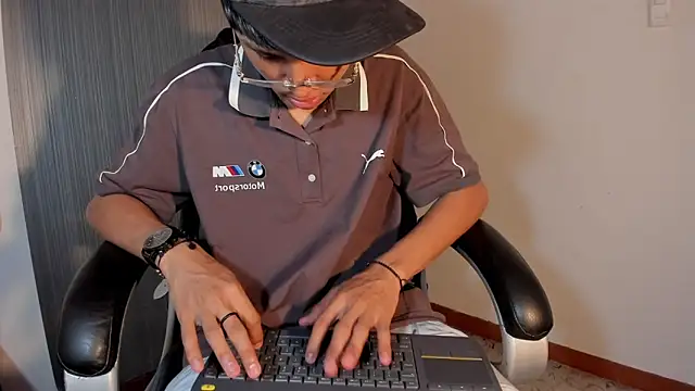 Daddy Darcks online show from 10/18/25, 07:47