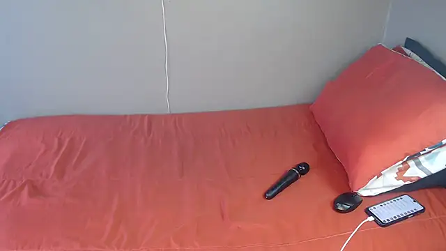 Lunalee online show from 10/31/25, 02:29