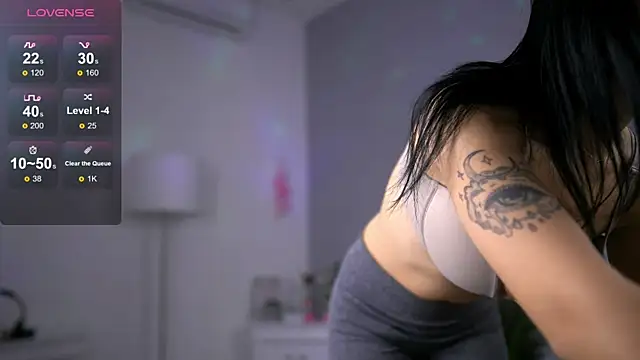 Snapshot of HotMollyX chatting on 10/29/25, 04:26 HotMollyX online show from 10/29/25, 04:26