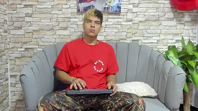 Snapshot of wyatt_3 chatting on 09/16/25, 11:00 wyatt 3 online show from 09/16/25, 11:00
